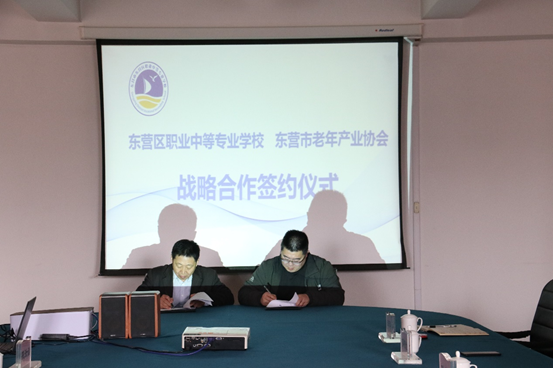 校企合作謀發(fā)展 產(chǎn)學(xué)雙贏(yíng)譜新篇——法律咨詢(xún)助力產(chǎn)教融合新范式